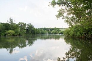 1811 Four Lakes Ave in Lisle, IL - Building Photo