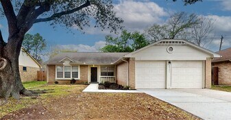 2331 Barrington Pl Dr in Sugar Land, TX - Building Photo