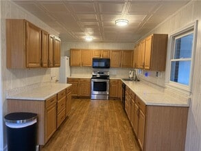 2222 Parkwood Dr in Brunswick, GA - Building Photo - Building Photo