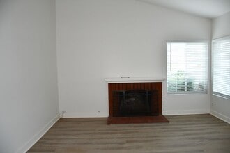 1271 N Mosswood Dr in Anaheim, CA - Building Photo - Building Photo