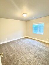 2480 Barela Dr in Berthoud, CO - Foto de edificio - Building Photo