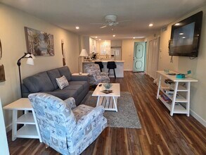 5111 SE Miles Grant Rd in Stuart, FL - Building Photo - Building Photo