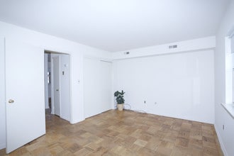 White Pine Townhomes and Apartments in Lawrenceville, NJ - Building Photo - Interior Photo
