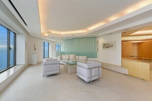 950 N Michigan Ave, Unit 4003 in Chicago, IL - Building Photo