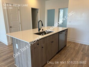 569 N Helm Ln in Clovis, CA - Building Photo - Building Photo