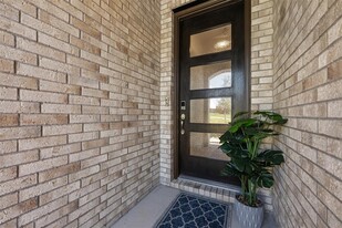 7611 Desert Needle Dr in Lago Vista, TX - Foto de edificio - Building Photo