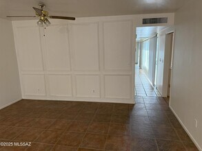 9153 E Broadway Blvd in Tucson, AZ - Building Photo - Building Photo