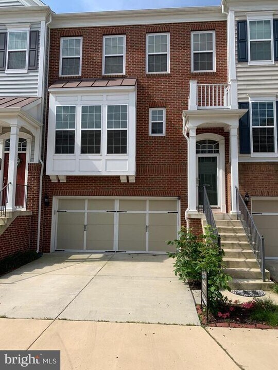 43535 Heritage Gap Terrace in Chantilly, VA - Building Photo