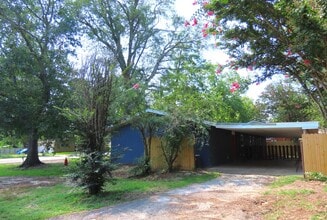 501 Mt Sylvan St in Lindale, TX - Building Photo - Building Photo