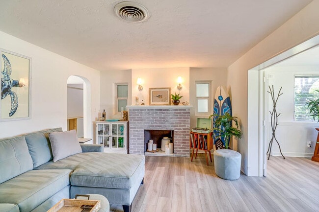 2042 37th Ave in Vero Beach, FL - Building Photo - Building Photo