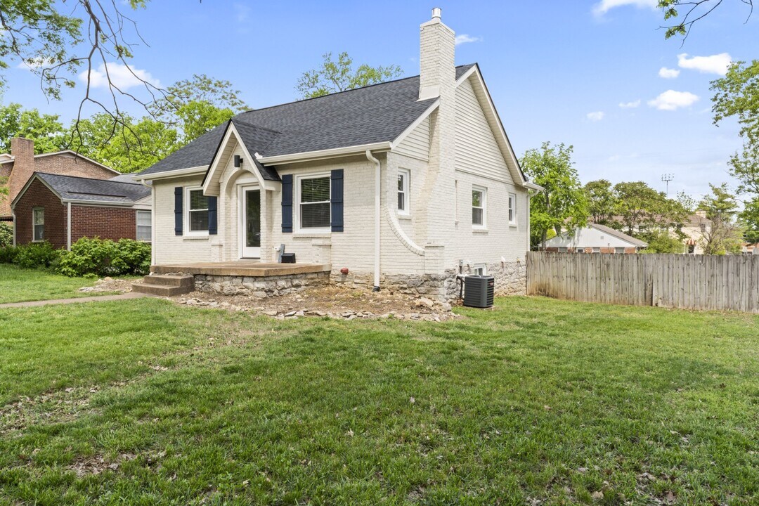 2600 Belcourt Ave in Nashville, TN - Building Photo