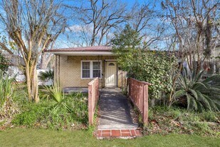 1008 W 52nd St in Savannah, GA - Building Photo