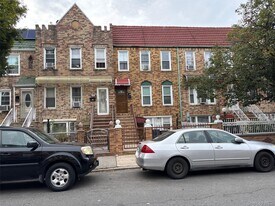 688 E 43rd St in Brooklyn, NY - Building Photo