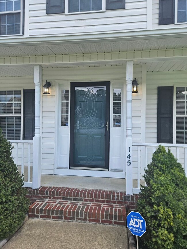 145 Edgecombe Dr in Spring Lake, NC - Building Photo - Building Photo