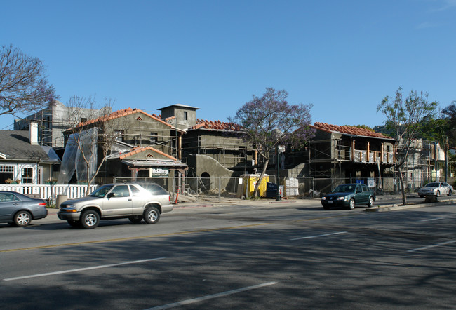 El Carrillo Apartments in Santa Barbara, CA - Building Photo - Building Photo