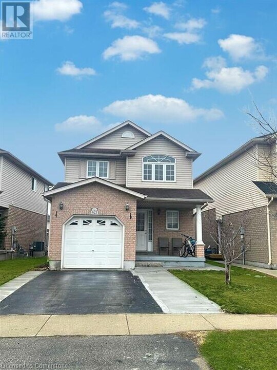 423 Tealby Crescent in Waterloo, ON - Building Photo