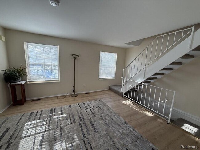 1437 Mariner Dr in Walled Lake, MI - Building Photo - Building Photo