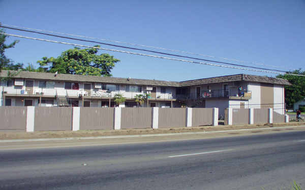 1325 N Chestnut Ave in Fresno, CA - Building Photo - Building Photo