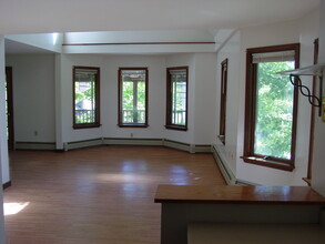 126 Bridgton Rd, Unit 2 in Westbrook, ME - Foto de edificio - Building Photo