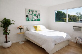 5860 Hazeltine Ave, Unit 10A in Sherman Oaks, CA - Foto de edificio - Building Photo