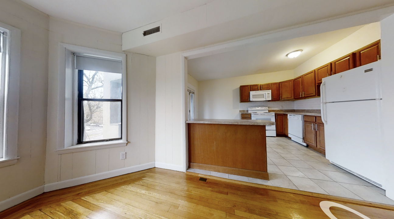 1127 Commonwealth Ave, Unit 4 in Boston, MA - Building Photo