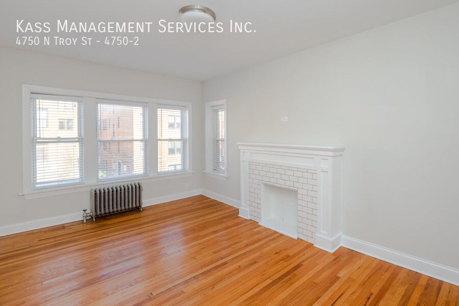 4750 N Troy St in Chicago, IL - Building Photo