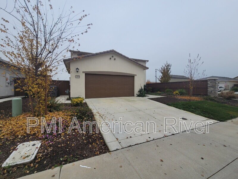 4033 Haflinger Wy in Roseville, CA - Building Photo