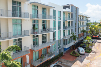 The Lofts at Hollywood Station in Hollywood, FL - Foto de edificio - Building Photo