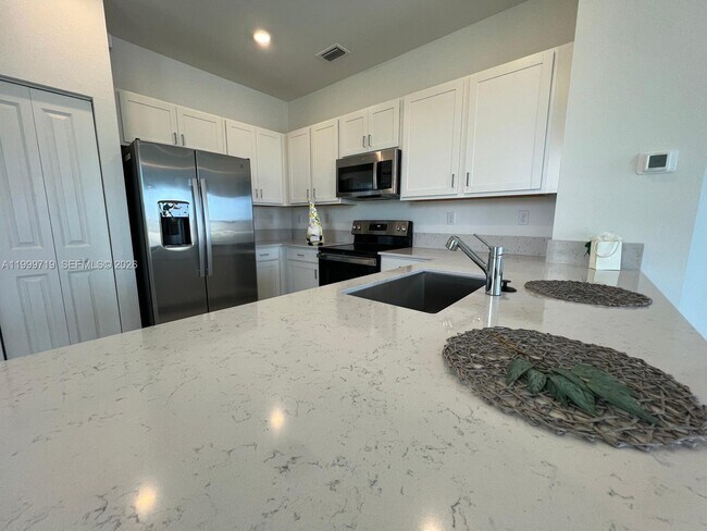 6931 Harbours Edge Ave in Greenacres, FL - Building Photo - Building Photo