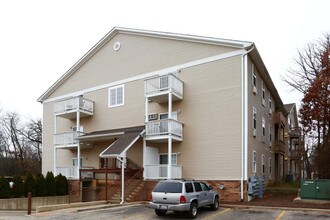 Sunset Woods Apartments in Waukegan, IL - Building Photo - Building Photo