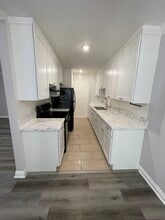 345 S Manhattan Pl in Los Angeles, CA - Foto de edificio - Building Photo