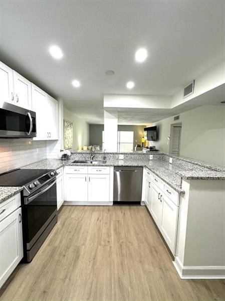 2208 S Cypress Bend Dr in Pompano Beach, FL - Building Photo - Building Photo