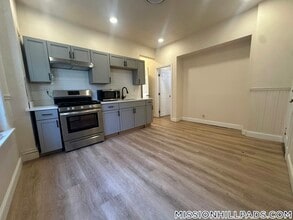 127 Harrishof St in Boston, MA - Building Photo - Building Photo