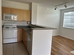 7920 N Nob Hill Rd in Tamarac, FL - Building Photo - Building Photo