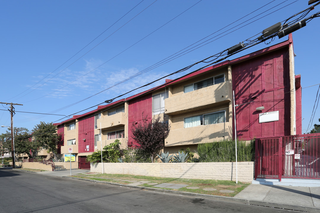 Dufresne apartments in Los Angeles, CA - Building Photo