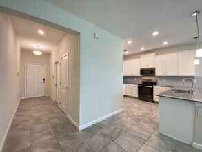 9944 Red Eagle Dr in Orlando, FL - Building Photo - Building Photo