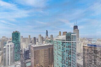 512 N McClurg Ct in Chicago, IL - Building Photo - Building Photo