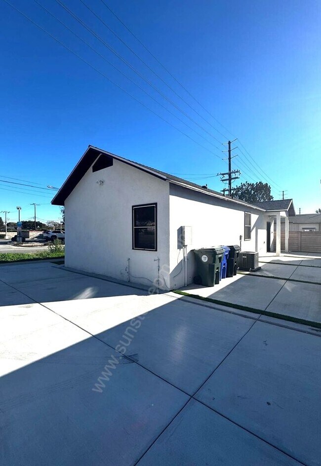 696 E 9th St-Unit -ADU 1 in Upland, CA - Building Photo - Building Photo