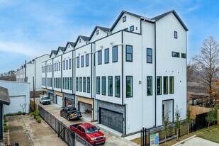 Buildings 1-6 in Houston, TX - Building Photo