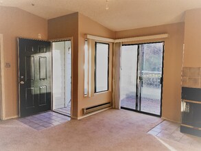 1201 Glen Cove Pkwy in Vallejo, CA - Foto de edificio - Building Photo