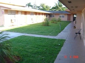 2230 Madison St in Hollywood, FL - Building Photo