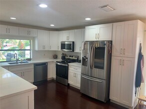 2925 E Aviary Dr in Hollywood, FL - Building Photo - Building Photo