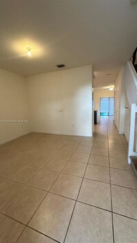 10629 W 32nd Ln in Hialeah, FL - Building Photo - Building Photo