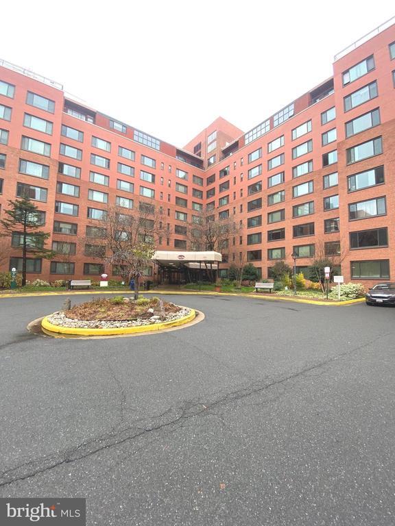 property at 1021 Arlington Blvd