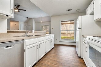 232 S Pipeline Rd W in Euless, TX - Building Photo - Building Photo