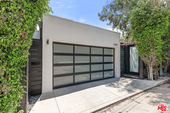 property at 2300 Ronda Vista Dr