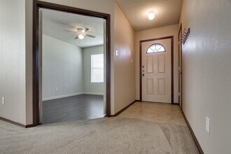 8211 Leaning Oak Ct in Arlington, TX - Building Photo - Building Photo