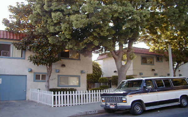 7243-7247 Milton Ave in Whittier, CA - Foto de edificio