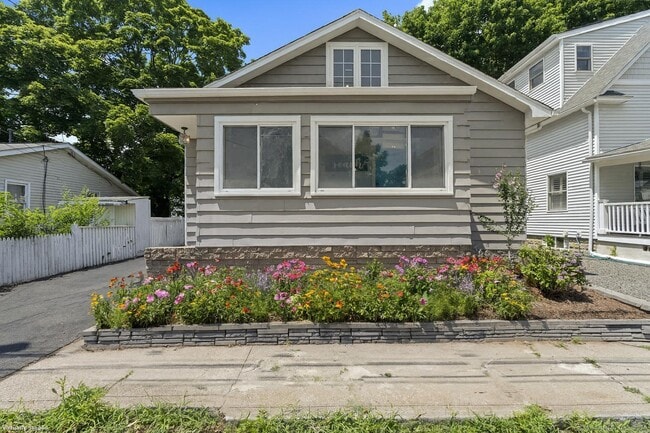 property at 9 Willow St
