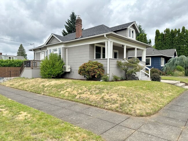 153 SE 84th Ave in Portland, OR - Building Photo - Building Photo